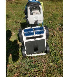 Auto pool cleaner robot.