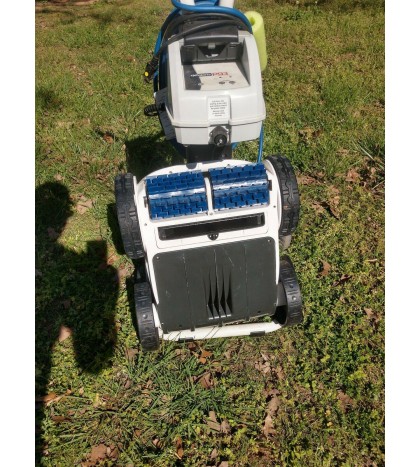 Auto pool cleaner robot.