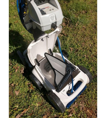 Auto pool cleaner robot.