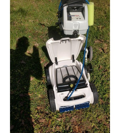 Auto pool cleaner robot.