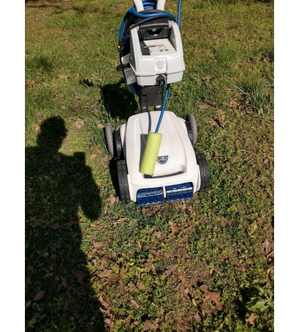 Auto pool cleaner robot.