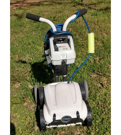 Auto pool cleaner robot.