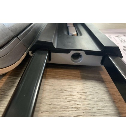 Yakima Whispbar WB400 T-Slot J-Cradel - Top Of The Line - Super Stealth