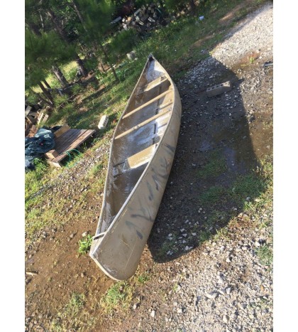 Vintage Seminole fiber glass Canoe. 2 Metal Seats