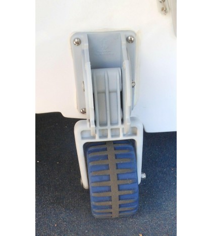 PRICE REDUCED W MARINE PRISTINE 11' PONTOON & CASE LOCAL PICKUP ONLY, $2,000 NEW