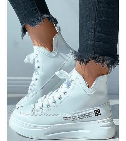 Letter Print Eyelet Lace up Casual Sneaker